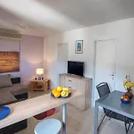 Poolside Compact Family Sara Casa vacanze