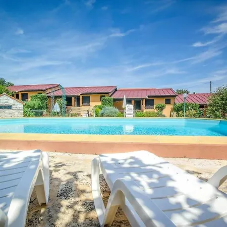 Ferienhaus Poolside Compact Family Sara