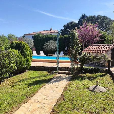 Poolside Compact Family Sara Rovinjsko Selo