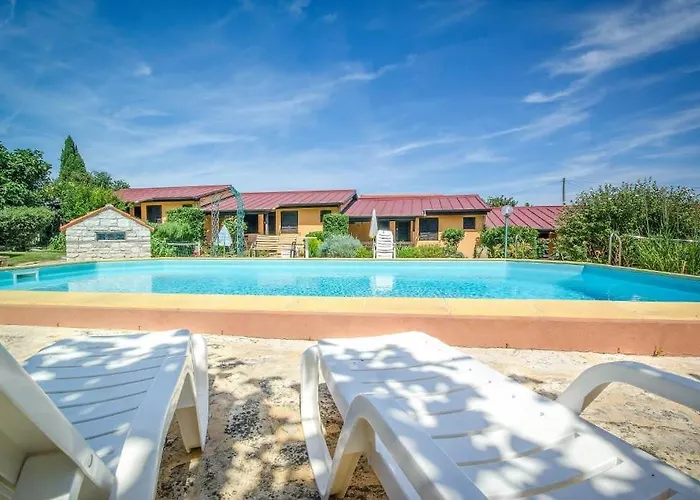 Ferienhaus Poolside Compact Family Sara