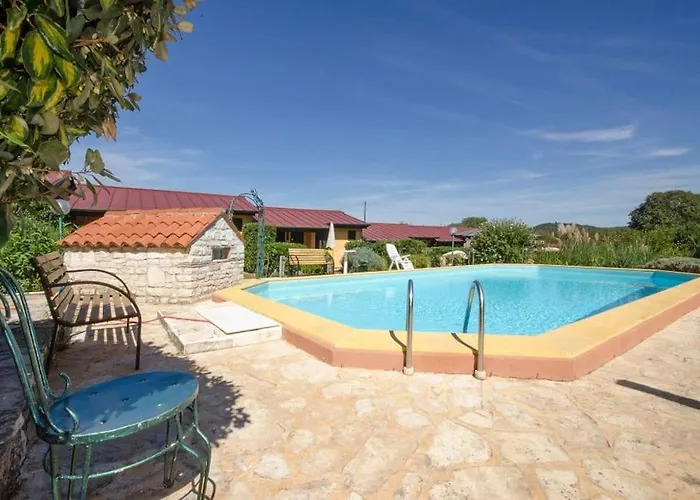 Poolside Compact Family Sara *