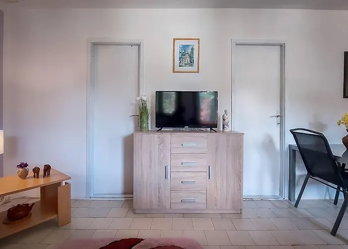 Ferienhaus Poolside Compact Family Sara