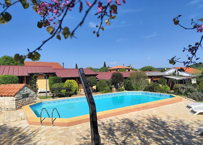 Ferienhaus Poolside Compact Family Sara *