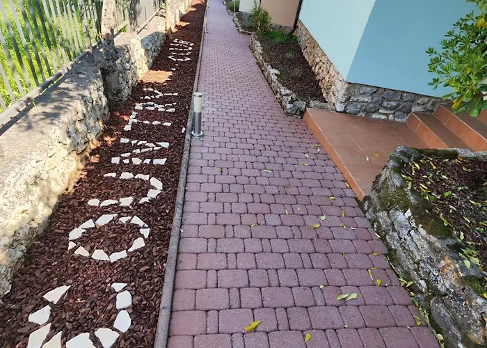 Ferienhaus Poolside Compact Family Sara