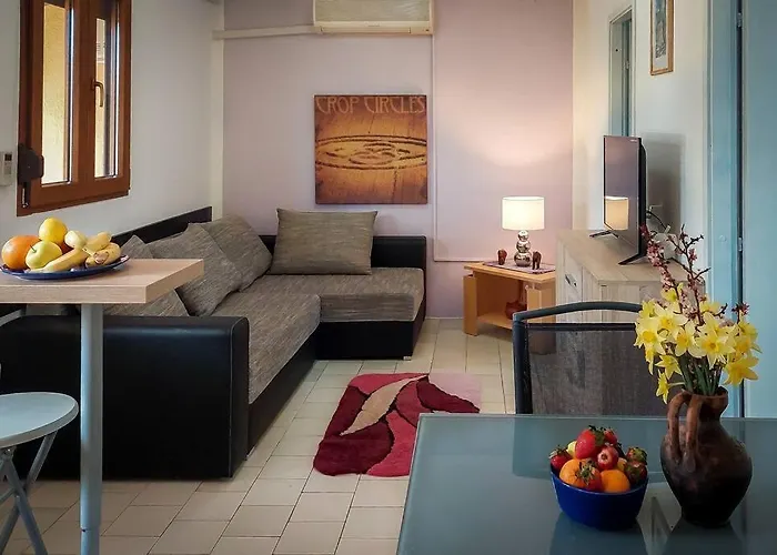 Poolside Compact Family Sara